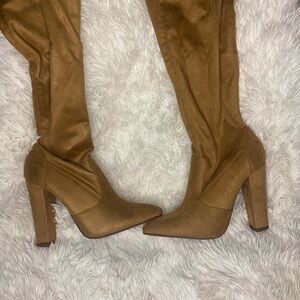 Elegant Tan Women's Boots